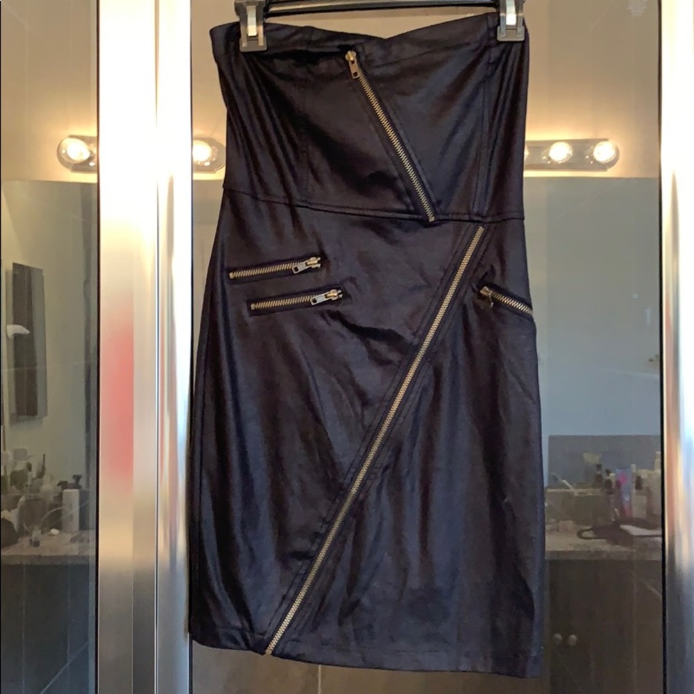 Black and gold Nikibiki boutique dress SIZE M